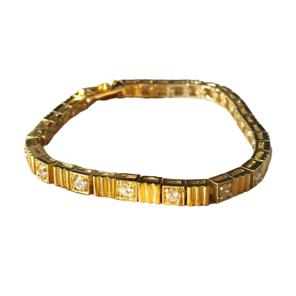 ✧ Gold tone bracelet